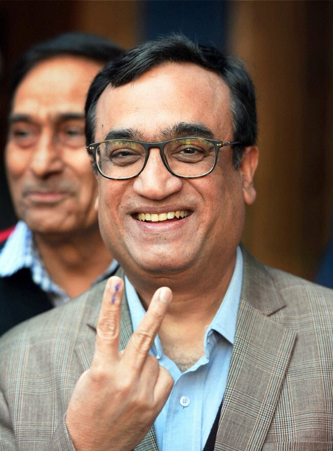 दिल्ली में दिग्गजों ने भी डाला वोट