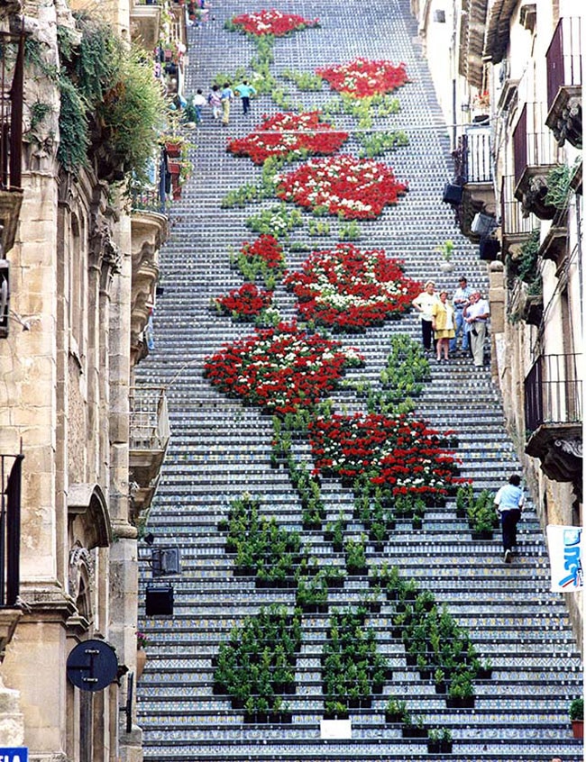 सेहत सुधार देंगी... ये खूबसूरत सीढ़ियां