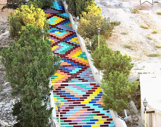 सेहत सुधार देंगी... ये खूबसूरत सीढ़ियां