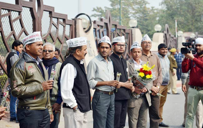 'आप' का दफ्तर में पहला दिन और मीडिया एंट्री बैन