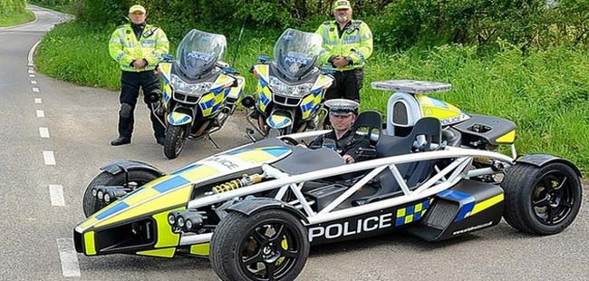 ये हैं दुनिया की बेहतरीन धांसू पुलिस कार