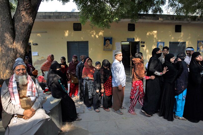 तस्वीरें: मतदान के दिन कैसा रहा दिल्ली का जोश