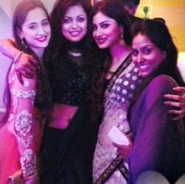 टीवी एक्ट्रेस दृष्टि धामी की शादी के संगीत की एक्सक्लूसिव तस्वीरें