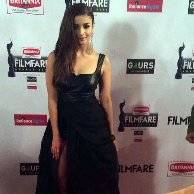 फिल्मफेयर अवॉर्ड: 'ब्लैक लेडी'  से ज्यादा इन हसीनाओं ने किया बेचैन