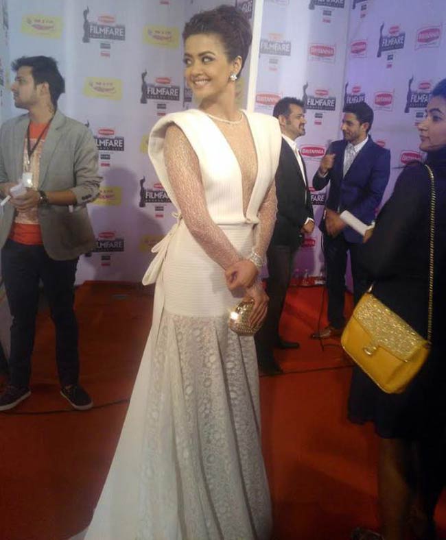 फिल्मफेयर अवॉर्ड: 'ब्लैक लेडी'  से ज्यादा इन हसीनाओं ने किया बेचैन