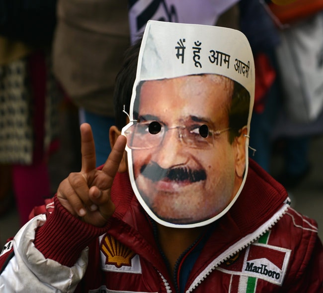 AAP के लिए गुल पनाग हुई बुलेट पर सवार