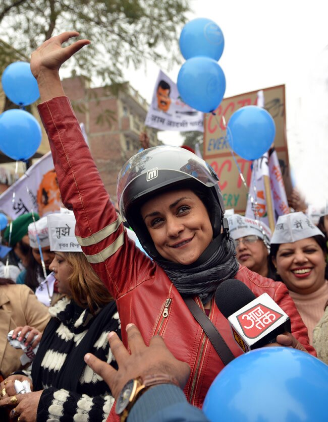 AAP के लिए गुल पनाग हुई बुलेट पर सवार