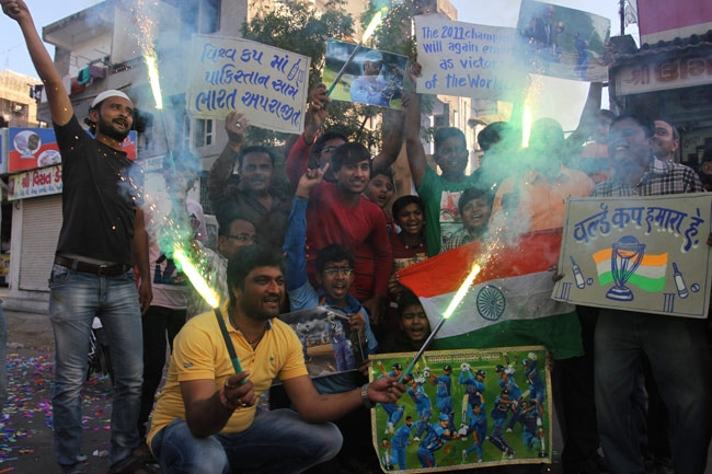 क्रिकेट के सबसे बड़े मुकाबले में जोश ही जोश, देखें तस्वीरें