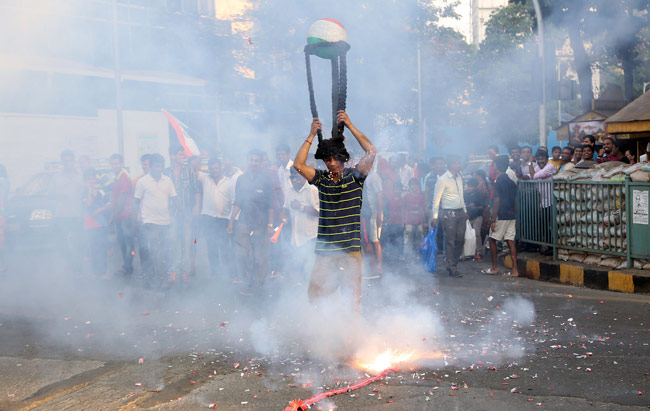 क्रिकेट के सबसे बड़े मुकाबले में जोश ही जोश, देखें तस्वीरें