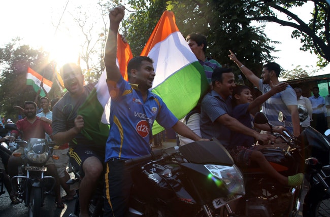 क्रिकेट के सबसे बड़े मुकाबले में जोश ही जोश, देखें तस्वीरें