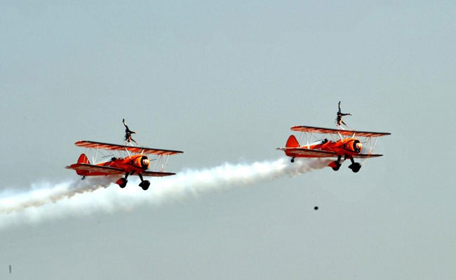 'एयरो इंडिया-2015' में पहुंचे प्रधानमंत्री नरेंद्र मोदी