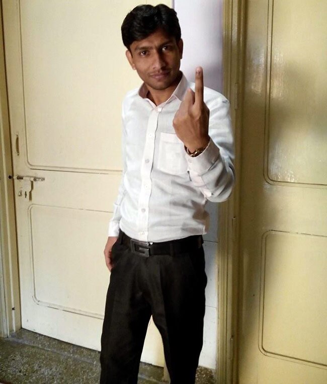 वोट डालकर आपने आजतक को भेजी ये सेल्फी...