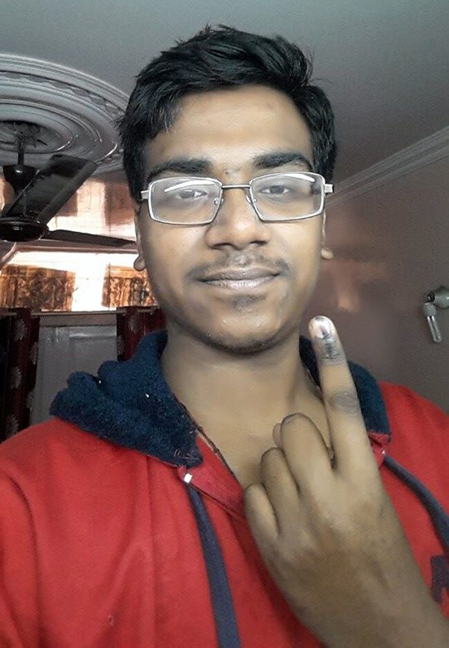 वोट डालकर आपने आजतक को भेजी ये सेल्फी...