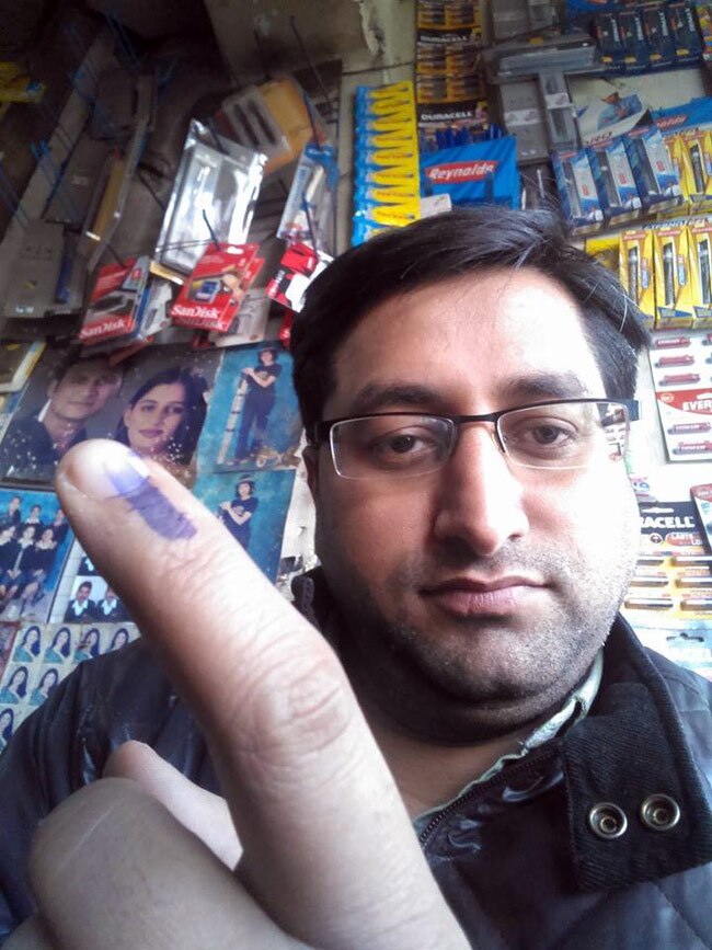 वोट डालकर आपने आजतक को भेजी ये सेल्फी...