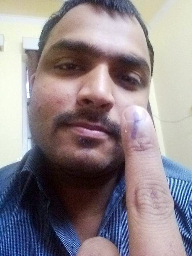 वोट डालकर आपने आजतक को भेजी ये सेल्फी...