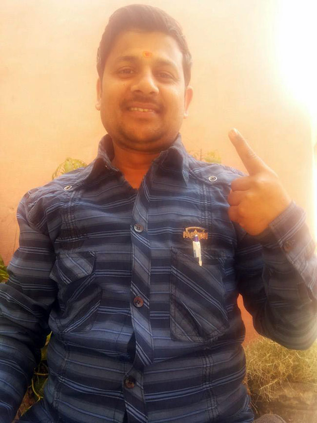 वोट डालकर आपने आजतक को भेजी ये सेल्फी...