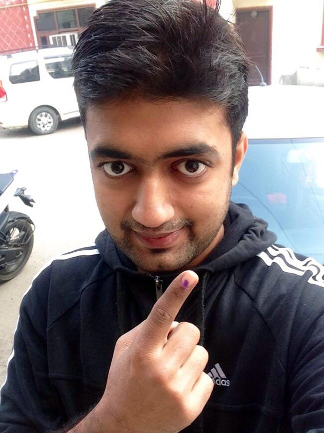 वोट डालकर आपने आजतक को भेजी ये सेल्फी...