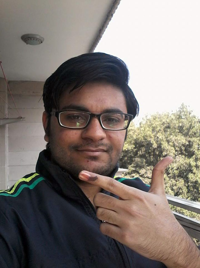 वोट डालकर आपने आजतक को भेजी ये सेल्फी...