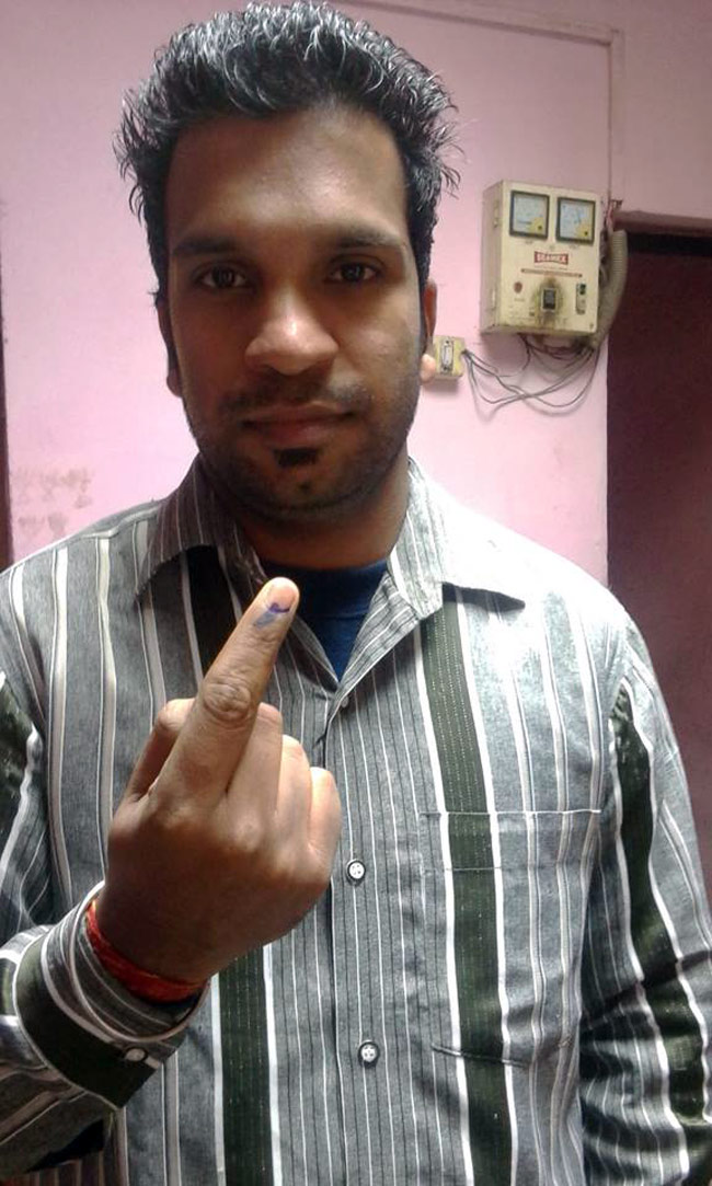 वोट डालकर आपने आजतक को भेजी ये सेल्फी...