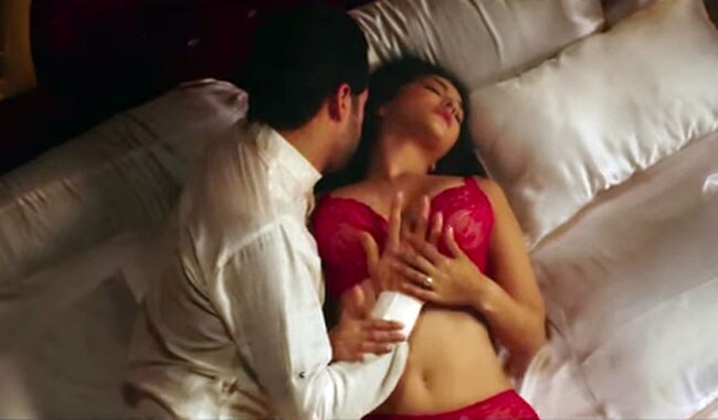 सनी लियोन ने 'लीला' में पार की सारी हदें, देखें तस्वीरें