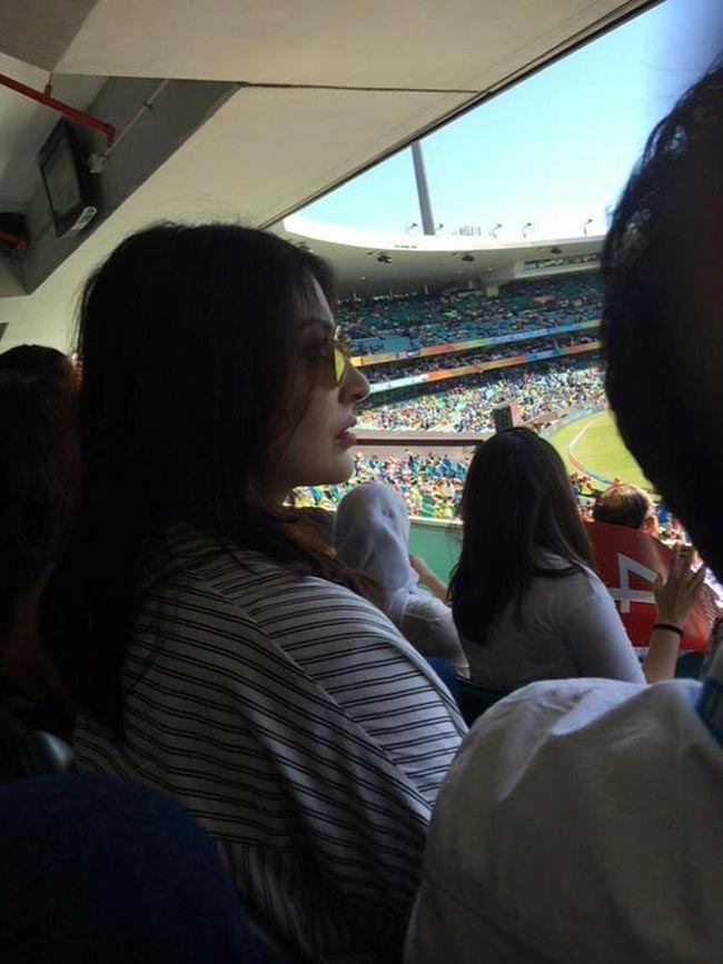 मुंबई एयरपोर्ट पर साथ नजर आए विराट और अनुष्का