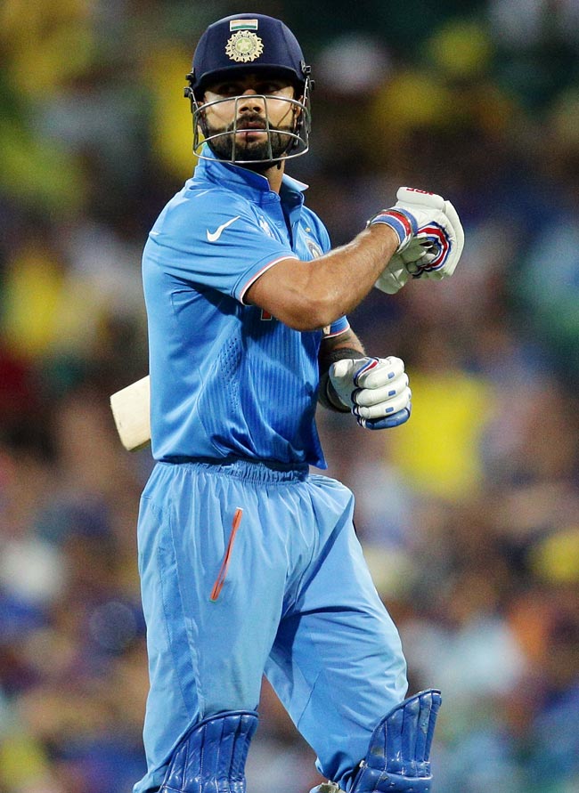 मुंबई एयरपोर्ट पर साथ नजर आए विराट और अनुष्का