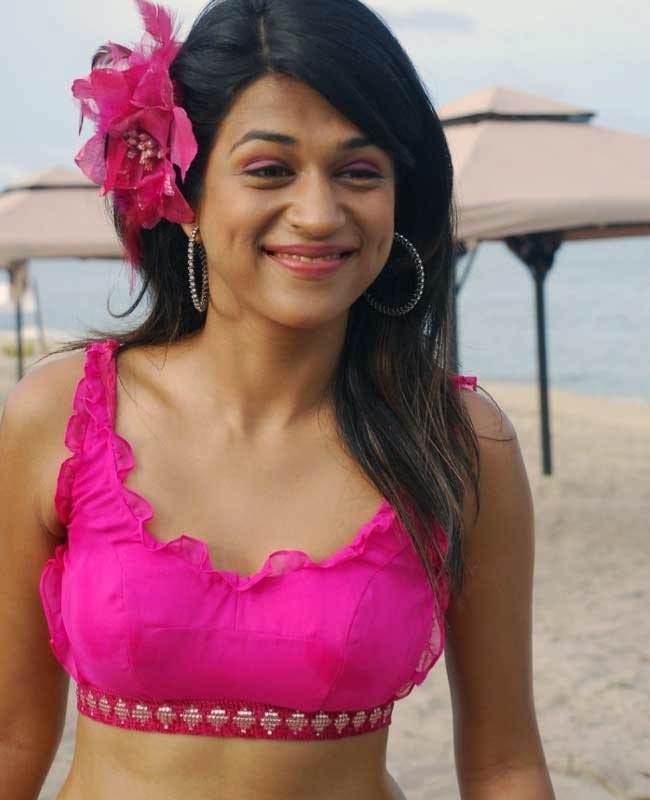 बिकि‍नी फोटोशूट फेम एक्ट्रेस श्रद्धा दास Happy Birthday