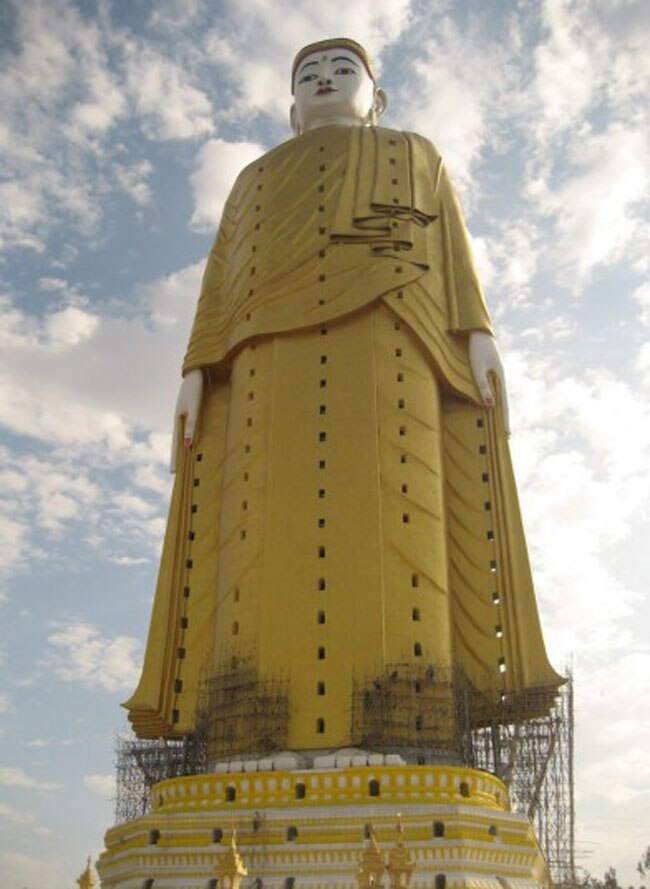 ये हैं दुनिया के 10 'गगनचुंबी' स्टैचू...