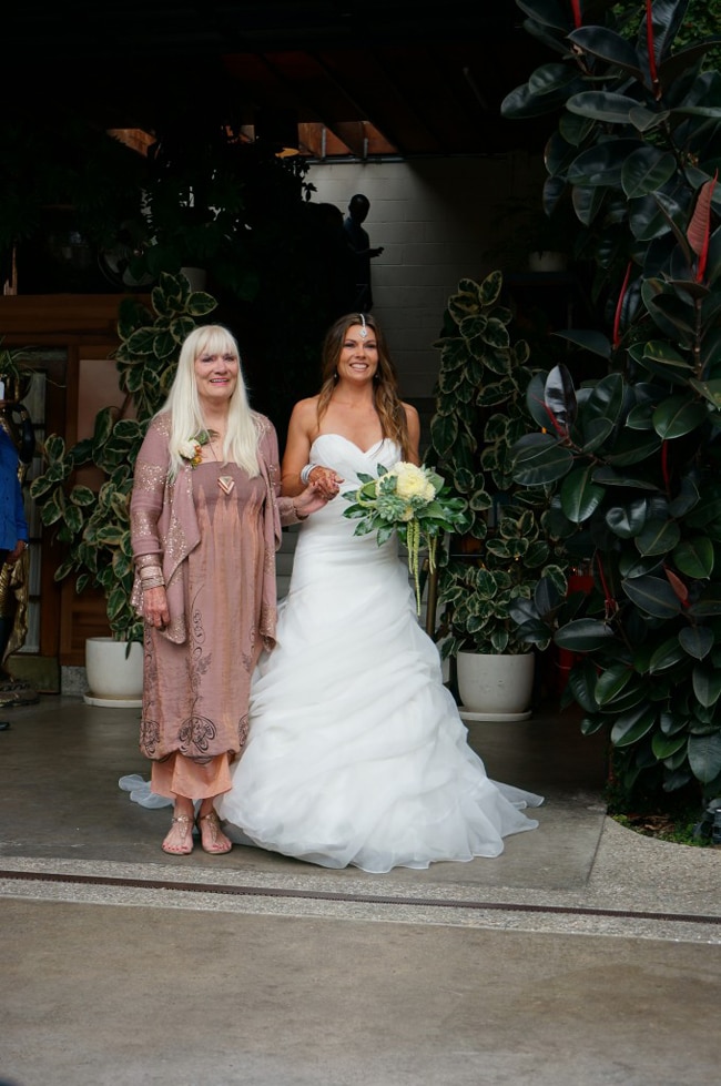 अमेरिका में दुल्हन ने दुल्हन के साथ लिए 7 फेरे