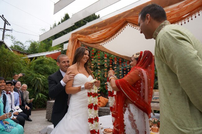 अमेरिका में दुल्हन ने दुल्हन के साथ लिए 7 फेरे