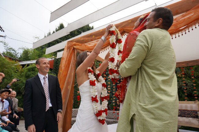 अमेरिका में दुल्हन ने दुल्हन के साथ लिए 7 फेरे