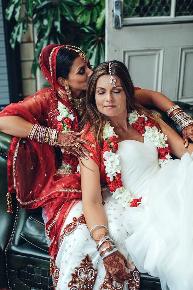 अमेरिका में दुल्हन ने दुल्हन के साथ लिए 7 फेरे