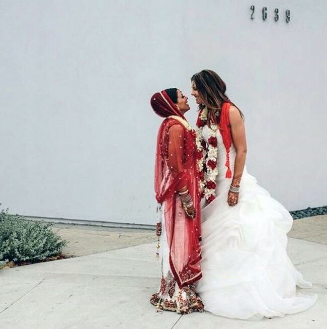 अमेरिका में दुल्हन ने दुल्हन के साथ लिए 7 फेरे