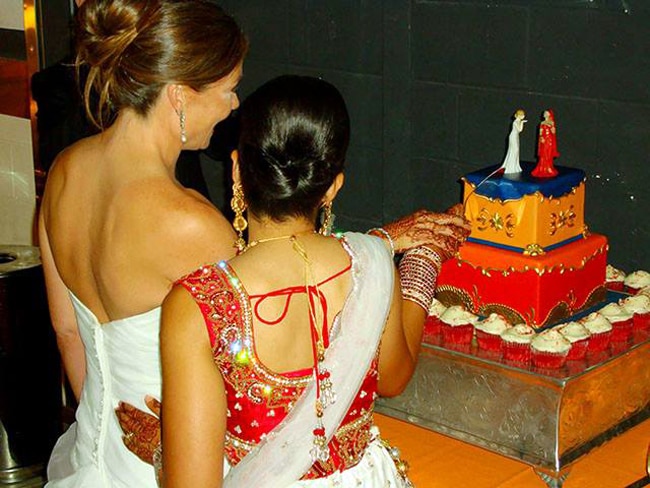 अमेरिका में दुल्हन ने दुल्हन के साथ लिए 7 फेरे