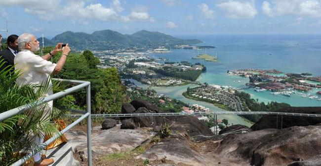 ...और सेशल्स में PM मोदी ने की फोटोग्राफी