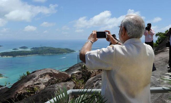 ...और सेशल्स में PM मोदी ने की फोटोग्राफी