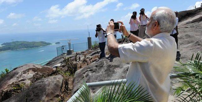 ...और सेशल्स में PM मोदी ने की फोटोग्राफी