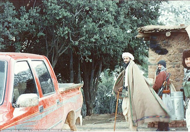 आतंकी ओसामा बिन लादेन की नई तस्वीरें सामने आईं...