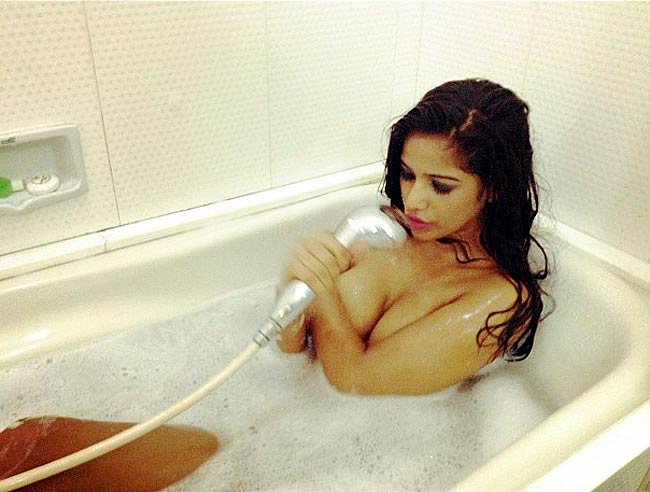 'WC' में जीत पर न्‍यूड होने का दावा करने वाली  पूनम पांडे Happy birthday