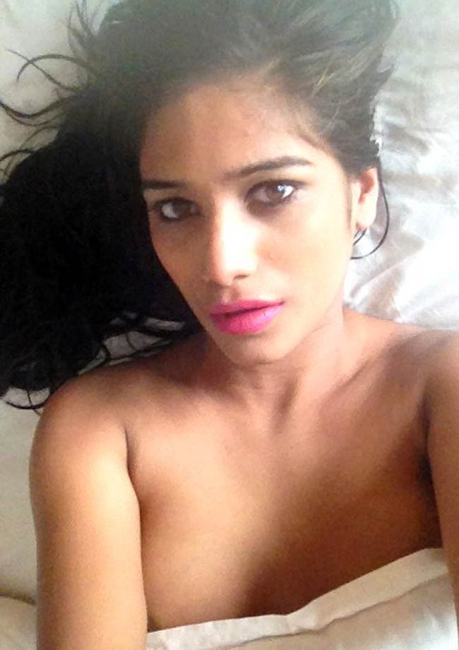 'WC' में जीत पर न्‍यूड होने का दावा करने वाली  पूनम पांडे Happy birthday