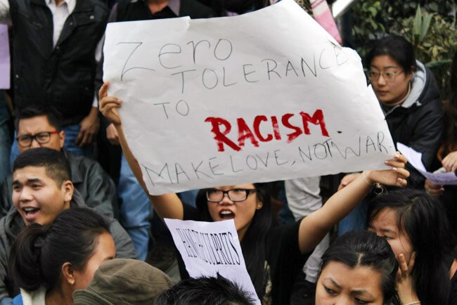 ऐ भाई, जरा देख के हंसो...