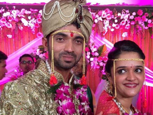 पवेलियन से टीम इंडिया को चीयर कर रही हैं WAGs