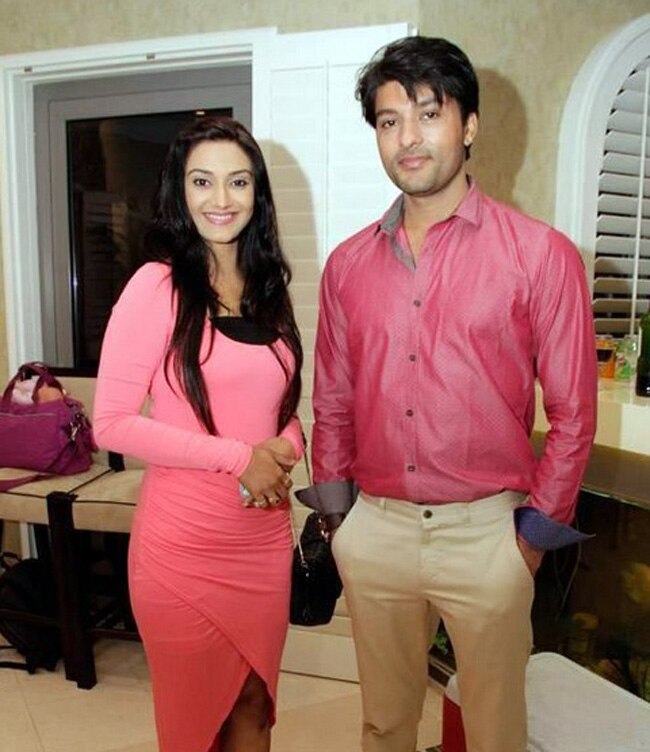 फैन्स को इंतजार, कब शादी करेंगे टीवी के ये लव बर्ड्स?