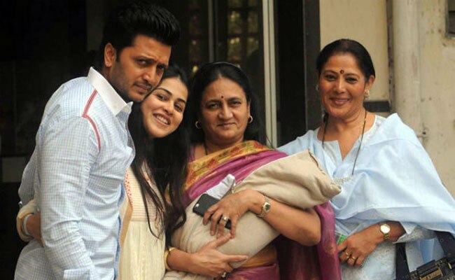 जब बॉलीवुड सितारों के घर गूंजी किलकारी