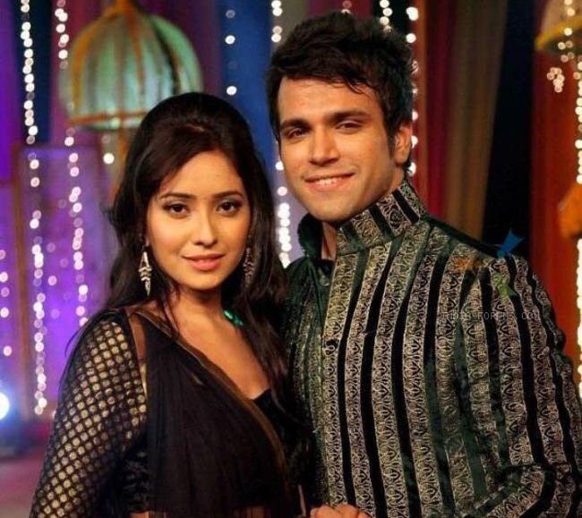 फैन्स को इंतजार, कब शादी करेंगे टीवी के ये लव बर्ड्स?