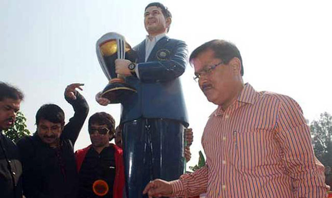 देश में इन हस्ति‍यों को दी गई मंदिर में जगह