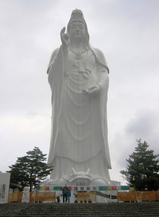 ये हैं दुनिया के 10 'गगनचुंबी' स्टैचू...