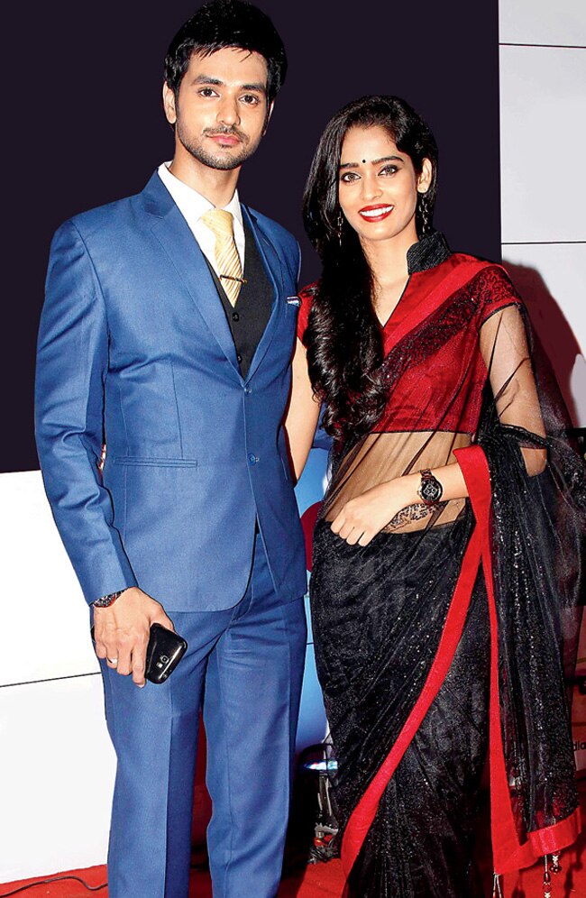 फैन्स को इंतजार, कब शादी करेंगे टीवी के ये लव बर्ड्स?