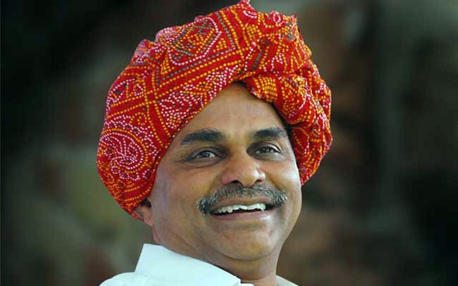 देश में इन हस्ति‍यों को दी गई मंदिर में जगह