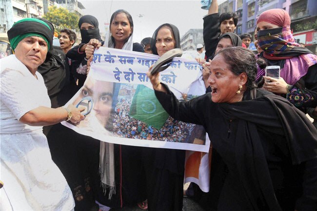 कश्मीर घाटी के अमन को लग गई किसकी नजर...